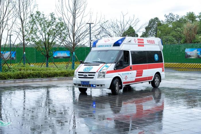 大運(yùn)會(huì)醫(yī)療服務(wù)演練 移動(dòng)CT車、5G救護(hù)車與體檢車協(xié)同亮相